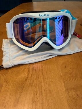 Bolle Shiny White Goggles with Aurora Lens